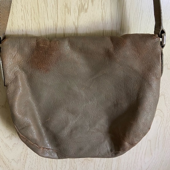 MARC JACOBS Olive Tan DISTRESSED Preppy Leather Flap SHOULDER BAG CROSS BODY - Picture 6 of 16